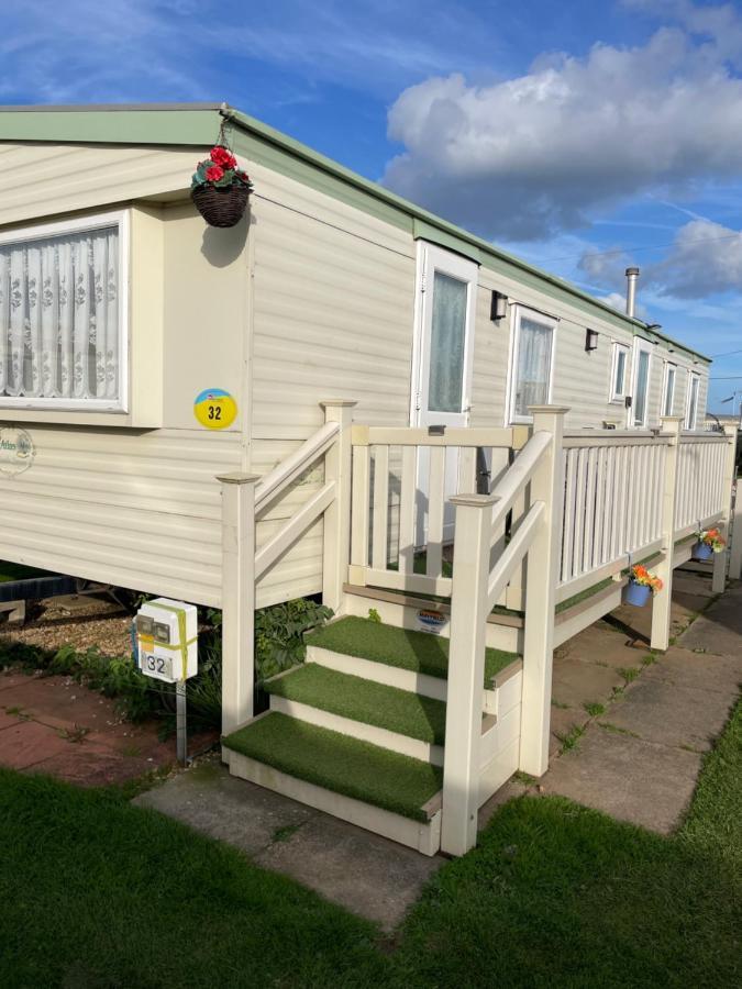 Sealands Highbury Next To Fantasy Island And Beach 8 Berth Beds Made Up For Arrival Ingoldmells Exterior foto