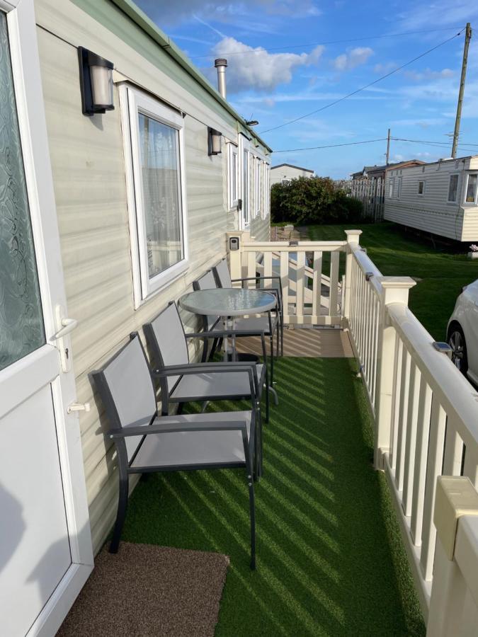 Sealands Highbury Next To Fantasy Island And Beach 8 Berth Beds Made Up For Arrival Ingoldmells Exterior foto